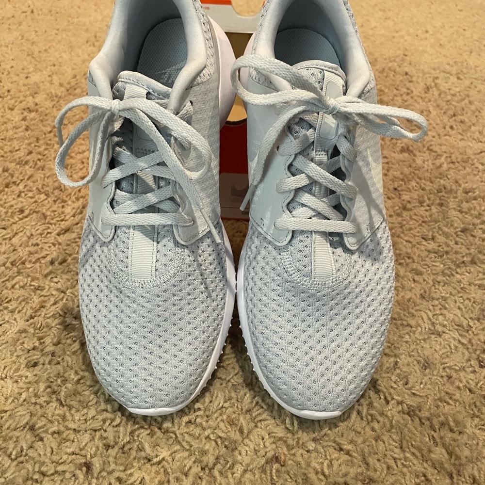 Women’s Roshe One Nike golf shoes